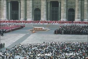 Begrafenis van Paulus VI - kist met evangeliarium